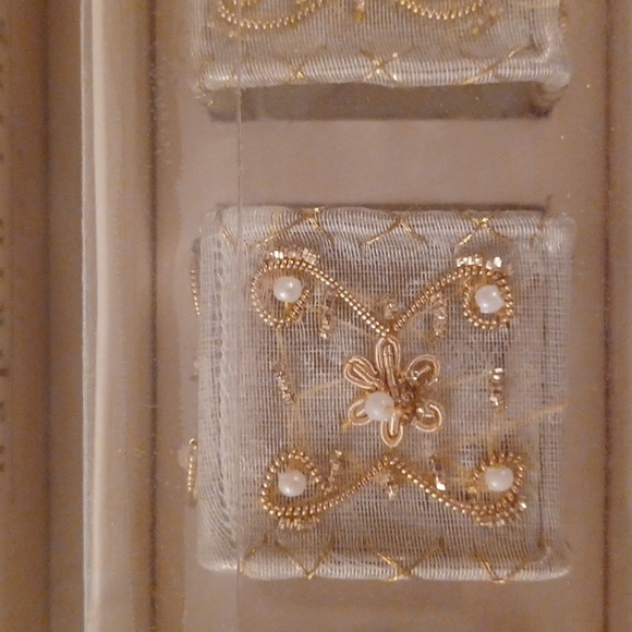 Pier 1 Imports Napkin Ring Holders 8 Square White Mesh Gold Pearl Holiday - Picture 5 of 10